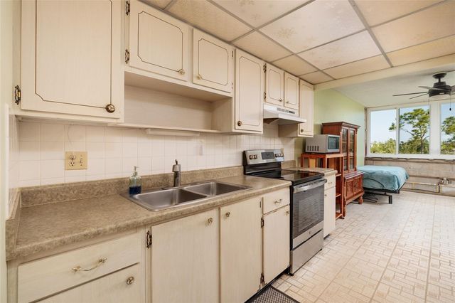 4915 BAY STREET NE 331, St Petersburg, FL 33703