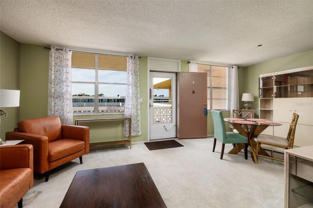 4915 BAY STREET NE 331, St Petersburg, FL 33703