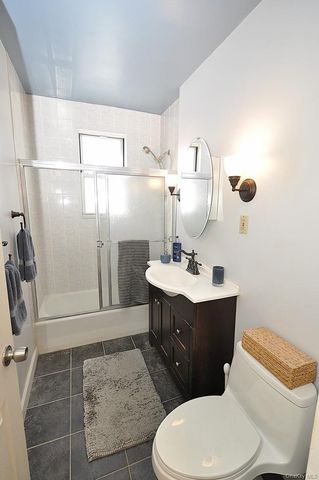 4 Wildwood Road A8, Hartsdale, NY 10530