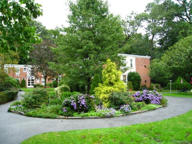 4 Wildwood Road A8, Hartsdale, NY 10530