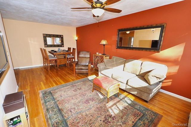 4 Wildwood Road A8, Hartsdale, NY 10530