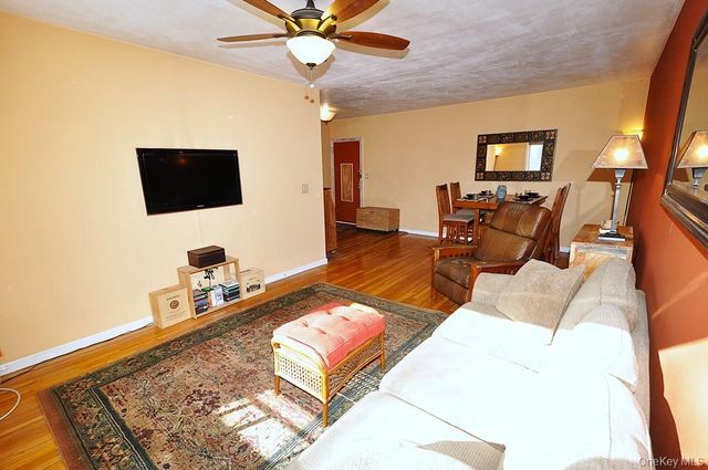 4 Wildwood Road A8, Hartsdale, NY 10530