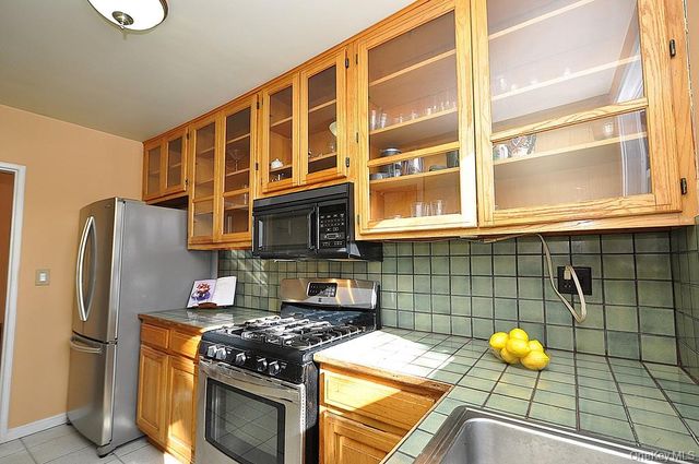 4 Wildwood Road A8, Hartsdale, NY 10530