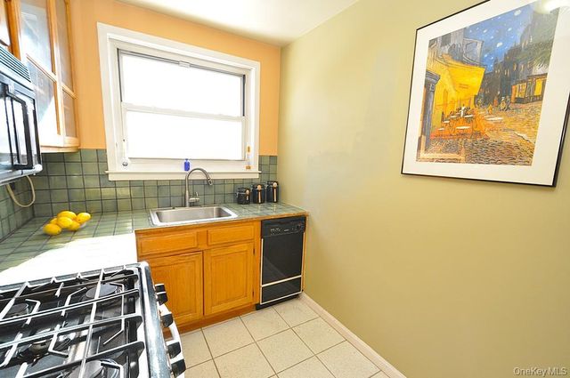 4 Wildwood Road A8, Hartsdale, NY 10530