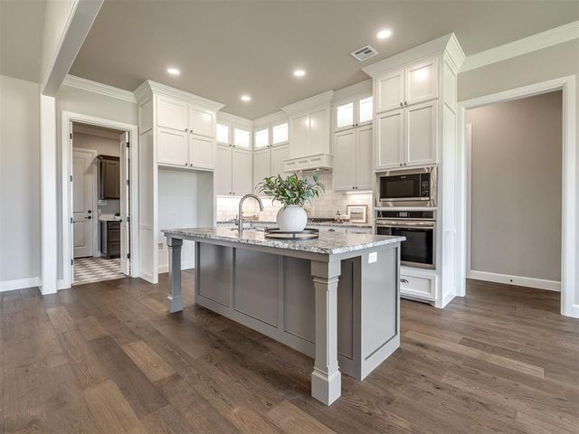 2217 W Cole Drive, Mustang, OK 73064