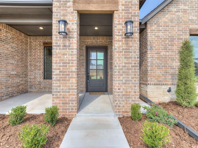 2217 W Cole Drive, Mustang, OK 73064