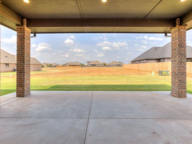 2217 W Cole Drive, Mustang, OK 73064