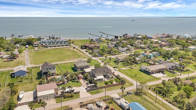 939 8th Street, Dickinson, TX 77539