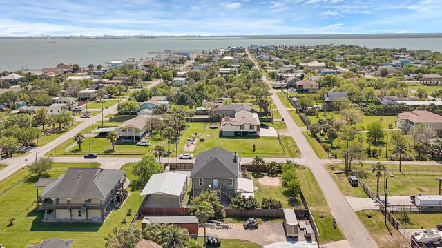 939 8th Street, Dickinson, TX 77539