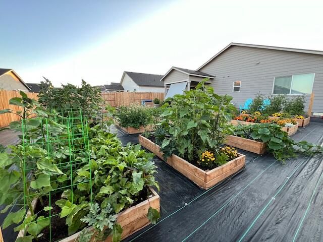 3395 NW 11th Court, Redmond, OR 97756