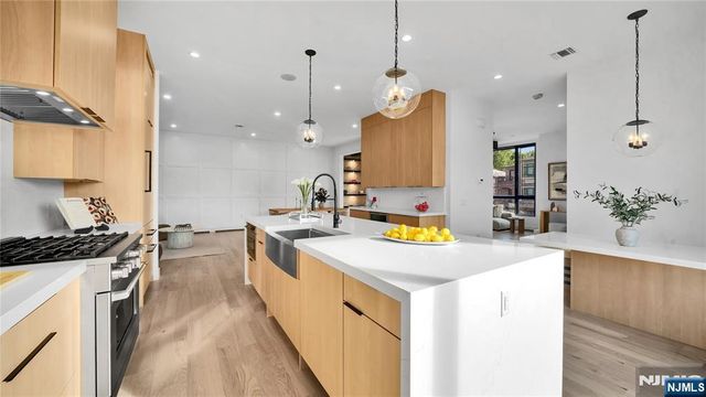 500 2nd B, Palisades Park, NJ 07650
