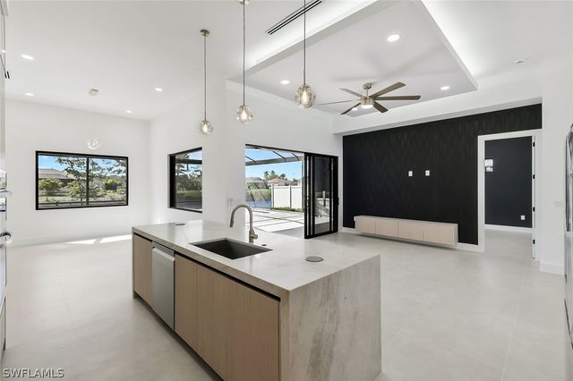 152 SW 28th ST, Cape Coral, FL 33914