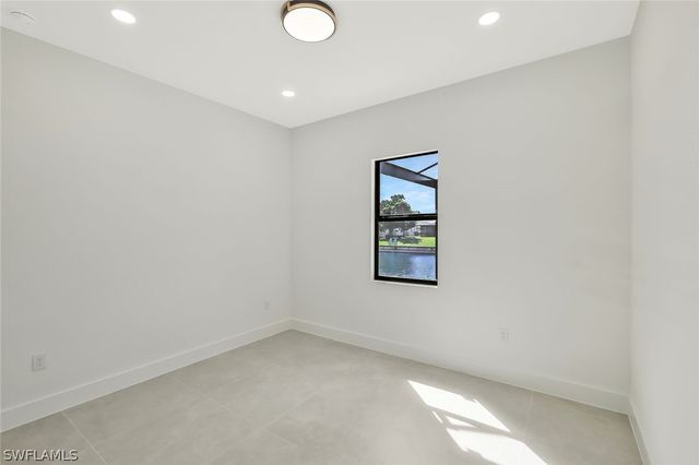 152 SW 28th ST, Cape Coral, FL 33914