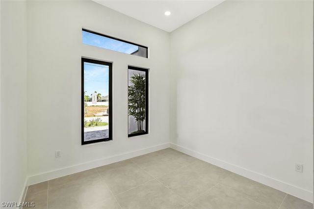 152 SW 28th ST, Cape Coral, FL 33914