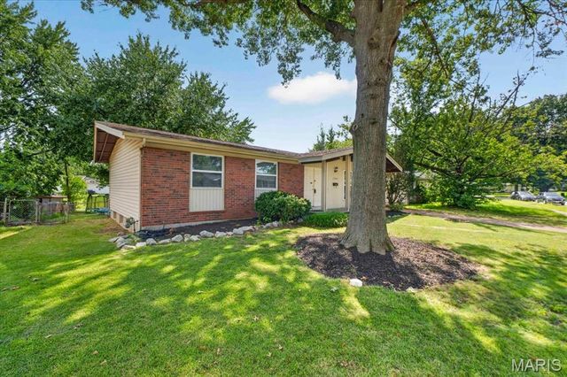 1540 Leisure Drive, Florissant, MO 63031
