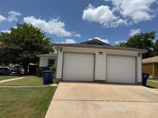 6906 Granger DR B, Austin, TX 78744