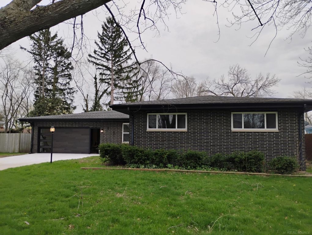380 Eloise Drive, Benton Harbor, MI 49022