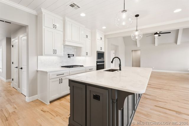 8517 E 108th Street North, Owasso, OK 74055