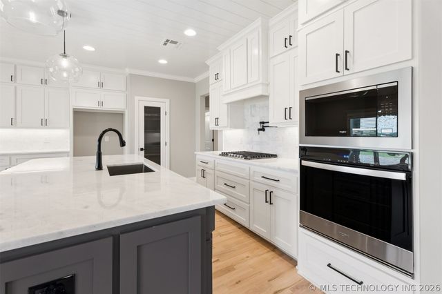 8517 E 108th Street North, Owasso, OK 74055