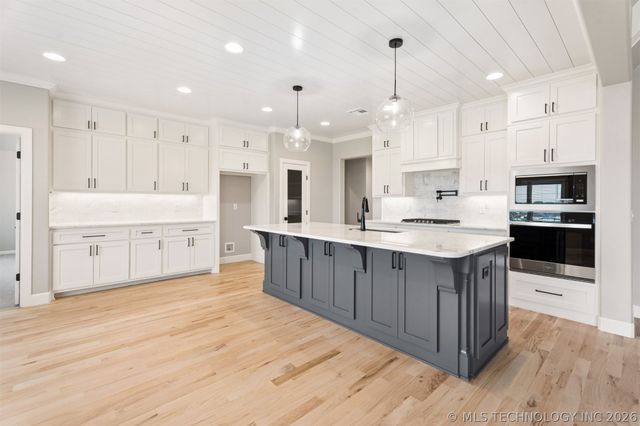 8517 E 108th Street North, Owasso, OK 74055
