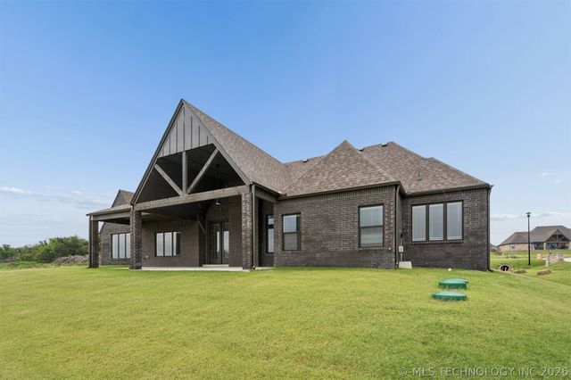 8517 E 108th Street North, Owasso, OK 74055