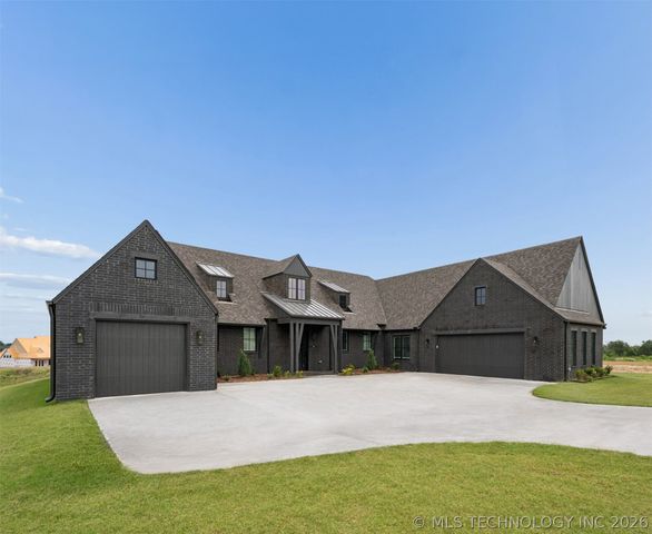 8517 E 108th Street North, Owasso, OK 74055