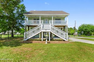129 Sears Avenue, Waveland, MS 39576