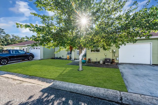 632 b Finchley Court, Manchester, NJ 08759