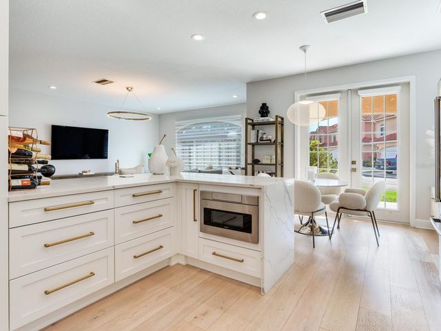 6302 VISTA VERDE DRIVE E, St Petersburg, FL 33707