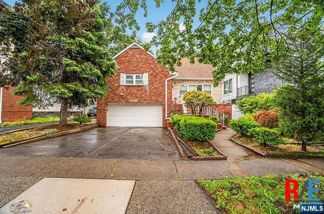 1068 Anderson Avenue, Fort Lee, NJ 07024