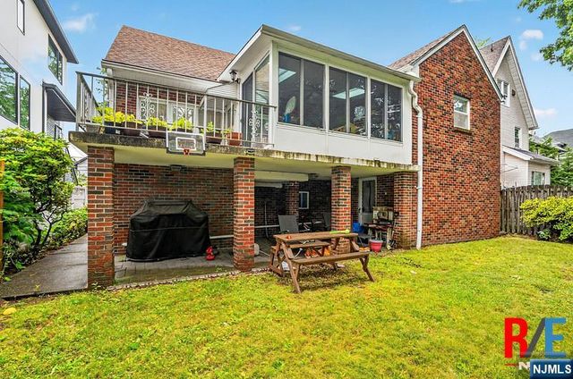 1068 Anderson Avenue, Fort Lee, NJ 07024