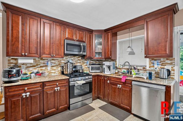 1068 Anderson Avenue, Fort Lee, NJ 07024