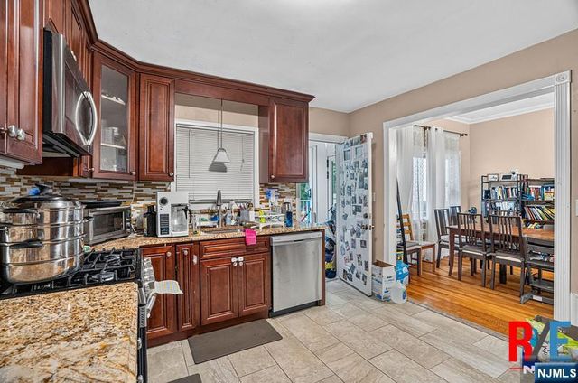 1068 Anderson Avenue, Fort Lee, NJ 07024