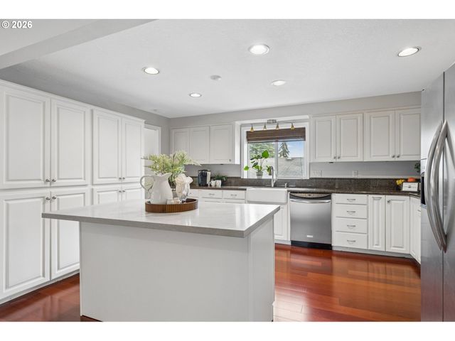 2445 DEBOK Rd, West Linn, OR 97068