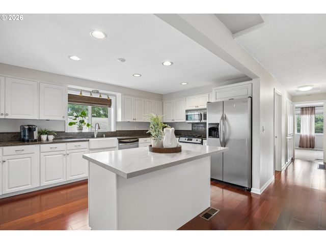 2445 DEBOK Rd, West Linn, OR 97068