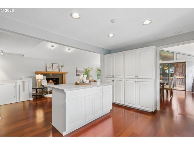 2445 DEBOK Rd, West Linn, OR 97068