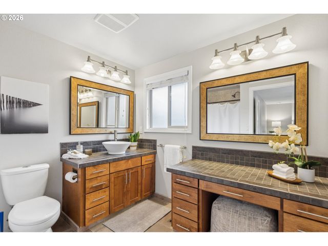 2445 DEBOK Rd, West Linn, OR 97068