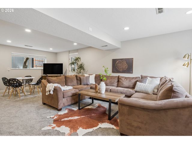 2445 DEBOK Rd, West Linn, OR 97068