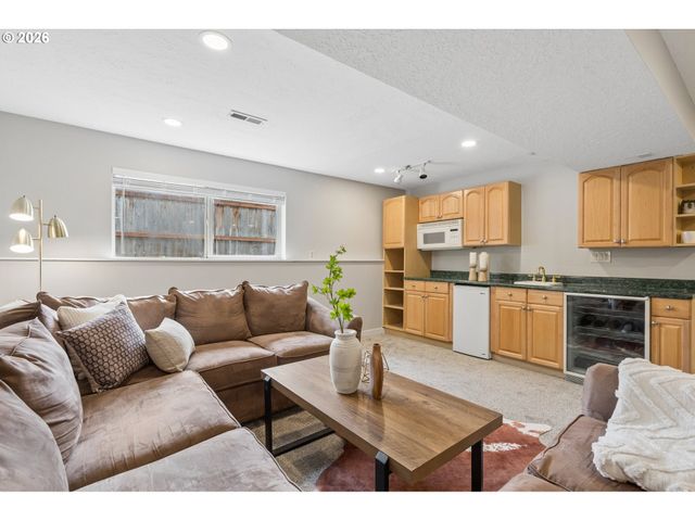 2445 DEBOK Rd, West Linn, OR 97068