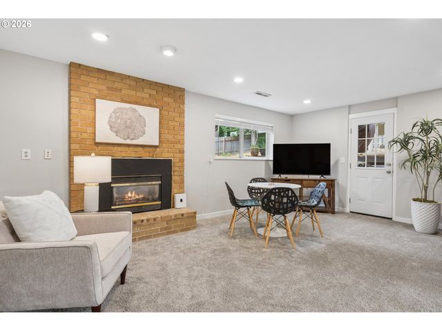 2445 DEBOK Rd, West Linn, OR 97068