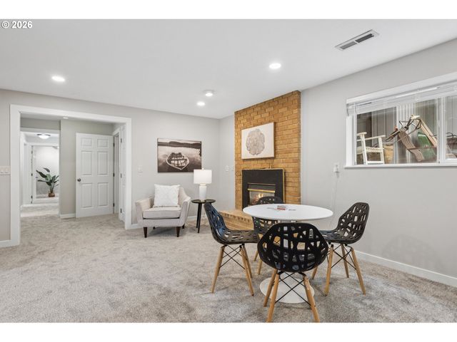2445 DEBOK Rd, West Linn, OR 97068