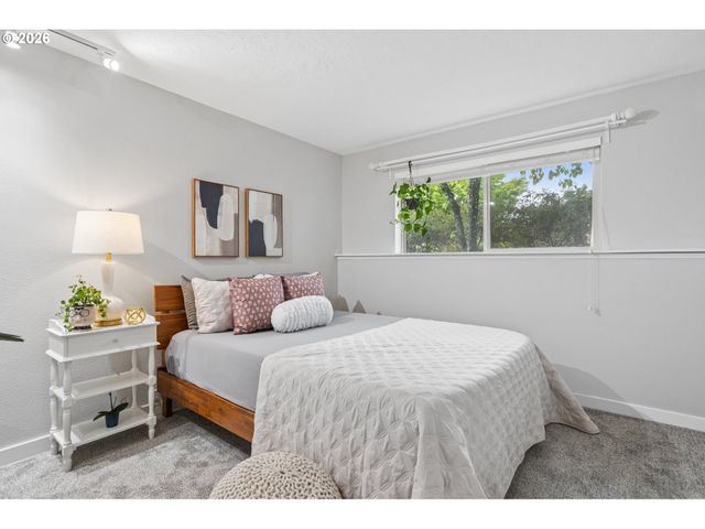 2445 DEBOK Rd, West Linn, OR 97068