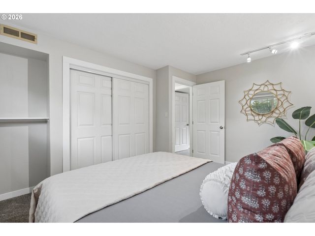 2445 DEBOK Rd, West Linn, OR 97068