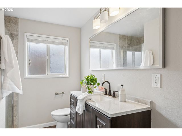 2445 DEBOK Rd, West Linn, OR 97068