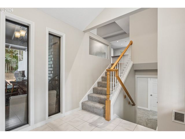 2445 DEBOK Rd, West Linn, OR 97068