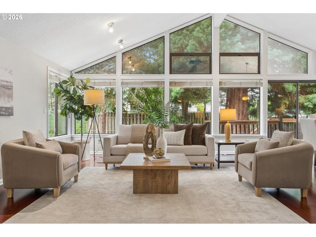 2445 DEBOK Rd, West Linn, OR 97068
