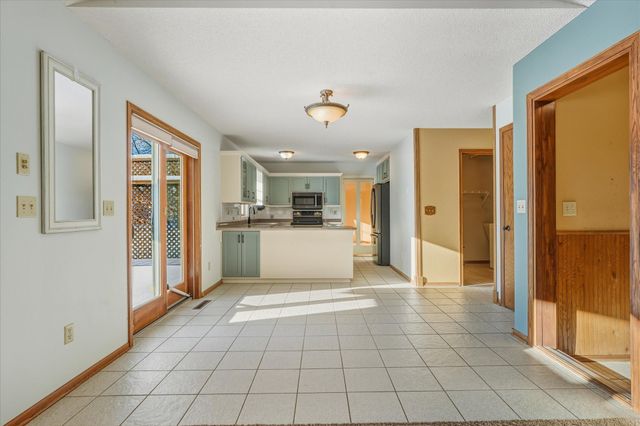 2563 Colony Circle, Saint Cloud, MN 56303