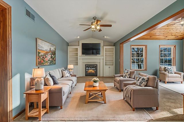 2563 Colony Circle, Saint Cloud, MN 56303