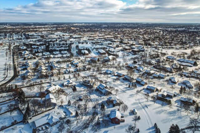 2563 Colony Circle, Saint Cloud, MN 56303