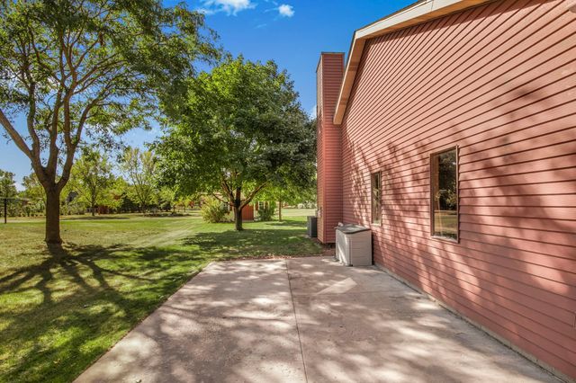 2563 Colony Circle, Saint Cloud, MN 56303